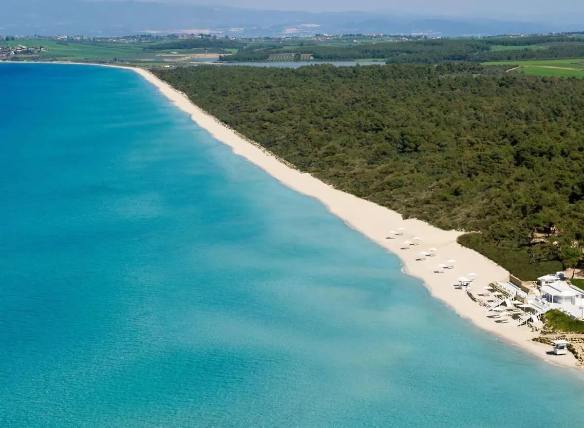 Paradise Found At Thalia'S Poolside Villa Sani